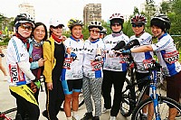 2013江南世家山地自行车赛的巾帼英姿