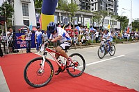 少年组及女子组冲刺瞬间