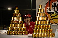 “红牛杯”能量周末篮球赛寒风中“红牛美女”惊艳全场