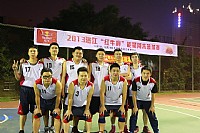 “红牛杯”能量周末篮球赛上演黑白大战