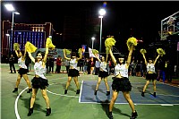 决赛啦啦队宝贝现场助威一