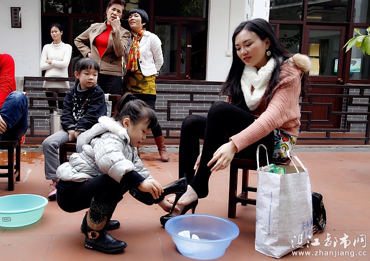 {妈妈的脚}.