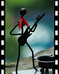 孤单的人唱着寂寞的歌