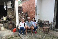 海大志愿者探望独居老人 初秋季节温暖老人心