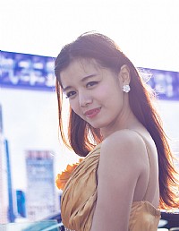 明眸皓齿，端倪如画