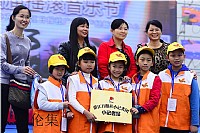 小记者与美女车模