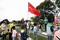 “情暖湛江志愿者”一年一度为英烈描墓碑活动