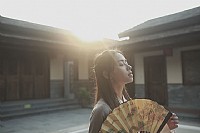 素衣莫起风尘叹