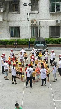 为孩子们提前度过六一国际儿童节