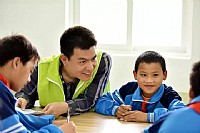 以“微笑”为名，圆乡村孩子“图书梦”