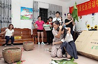 义演情景剧排练，情暖人汇聚爱心力量