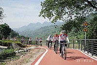 骑行赤水绿道 欣赏沿河风光