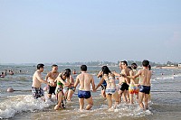 雷州天成台的弄潮妞