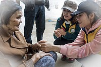 湛江市星辰志愿者走入雷州村庄献爱心