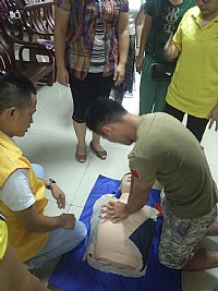 2018年8月15日急救医疗进社区，为群众进行心肺复苏知识宣传