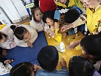 “情暖湛江”NO.510壹基金儿童服务站麻章镇文化站开展“水的特征”科普实验活动