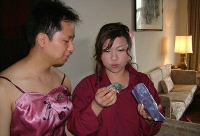 朋友新婚闹洞房实拍12