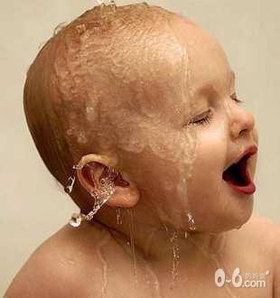 夏季，不宜给宝宝频繁洗澡