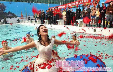 时尚新潮的水中婚礼1