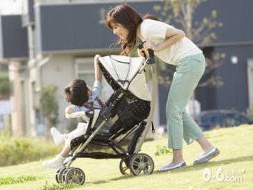 童车让宝宝难长大