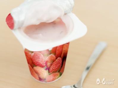 宝宝喝酸奶好，还是牛奶好？