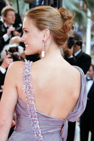 教你如何露出优美后背1