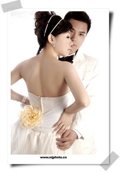 深情的小夫妻结婚摄影照片欣赏1