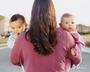 双胞胎宝宝：不做复制品