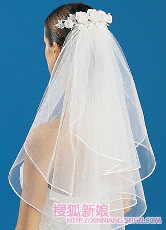 婚礼上新娘头纱的戴法2