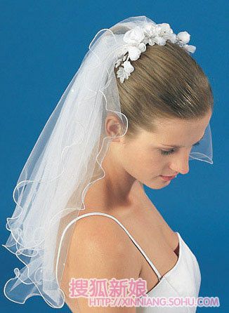 婚礼上新娘头纱的戴法6