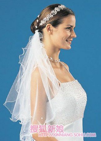 婚礼上新娘头纱的戴法11