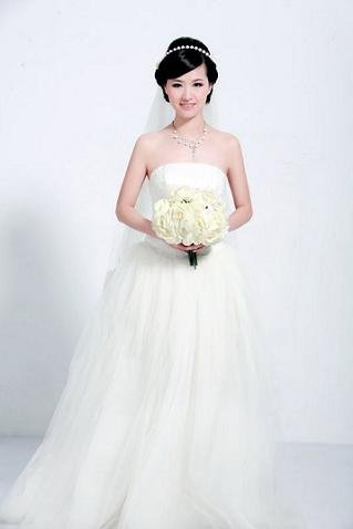 胖新娘巧选婚纱变骨感新娘1