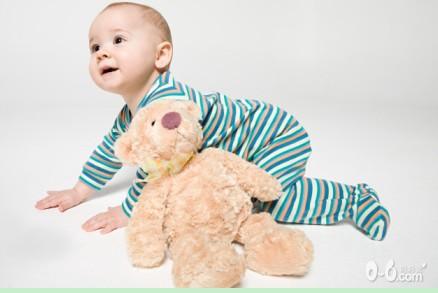 适合婴儿的爬行启智游戏