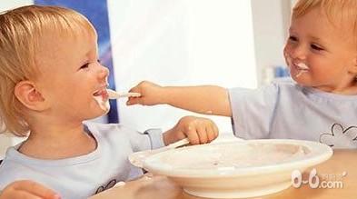 让宝宝爱上辅食的小窍门