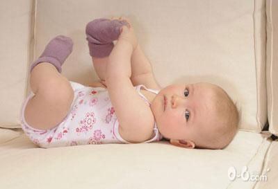 天气炎热小宝宝长痱子怎么办？