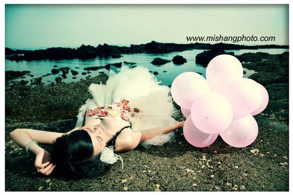 80后非主流婚纱写真照—盛装在季节的路上4