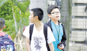 孩子近视该不该戴眼镜？